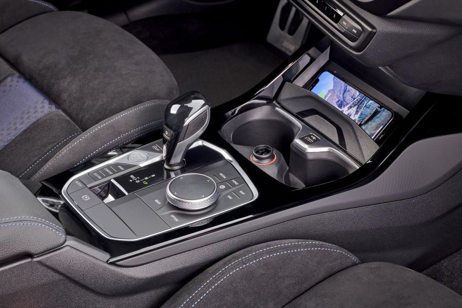 Детали интерьера BMW M135i xDrive (F40) 2019 года  (WW) (фото 156 из 189)
